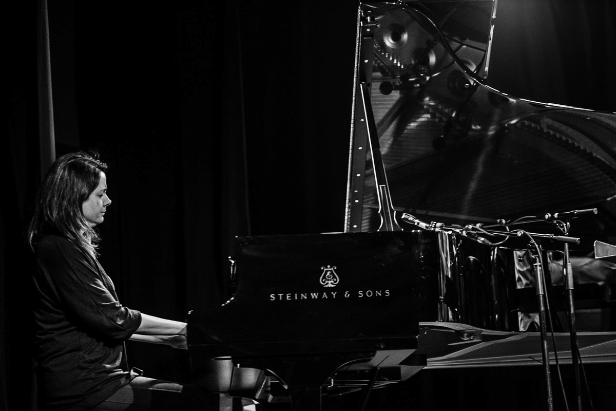 BORDERLANDS TRIO STEPHAN CRUMP - KRIS DAVIS - ERIC MCPHERSON WANDERSPHERE Intakt CD 370 Live at Jazzdor Strasbourg Photo by Patrick Lambin