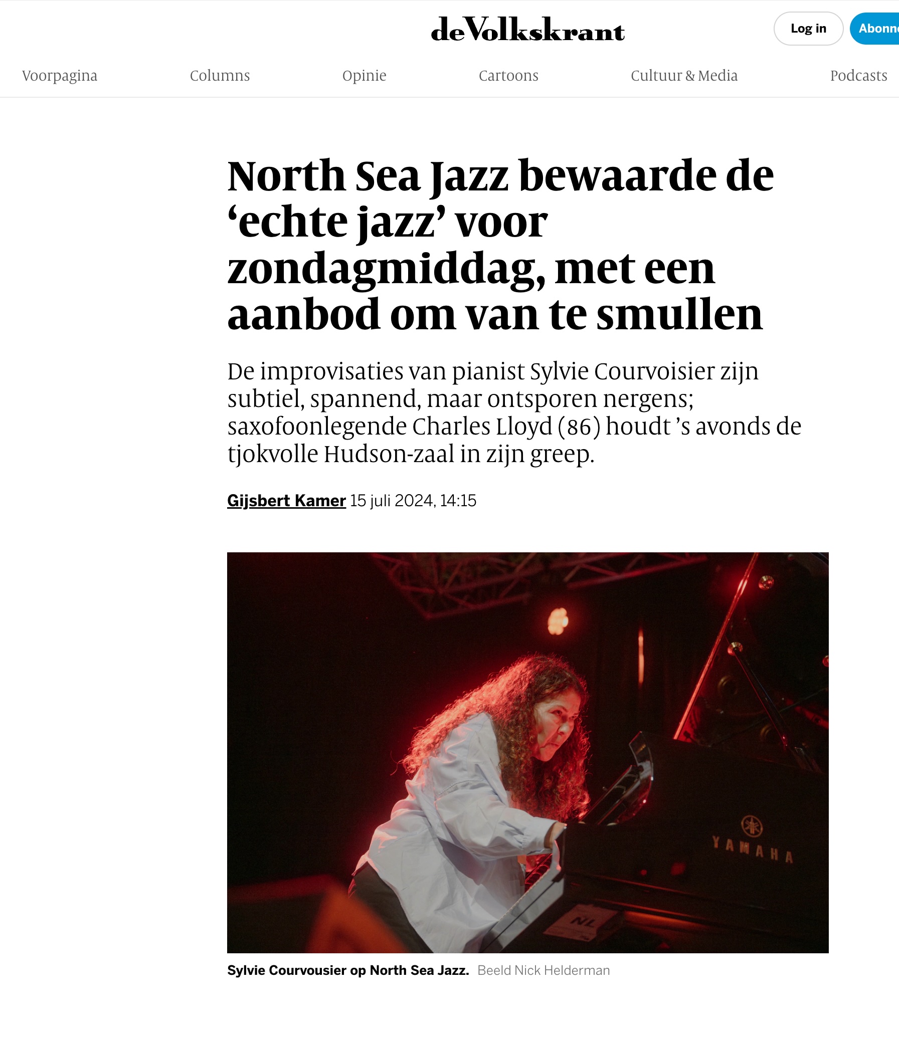 North Sea Jazz bewaarde de ‘echte jazz’ voor zondagmiddag, met een aanbod om van te smullen
	De improvisaties van pianist Sylvie Courvoisier zijn subtiel, spannend, maar ontsporen nergens; saxofoonlegende Charles Lloyd (86) houdt ’s avonds de tjokvolle Hudson-zaal in zijn greep.